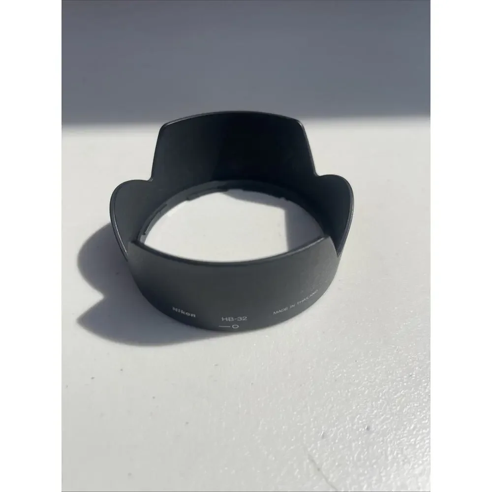 Nikon HB-32 Shade 18-70mm/18-135mm/18-140mm/18-105mm ED lens Hood++Genuine++Mint